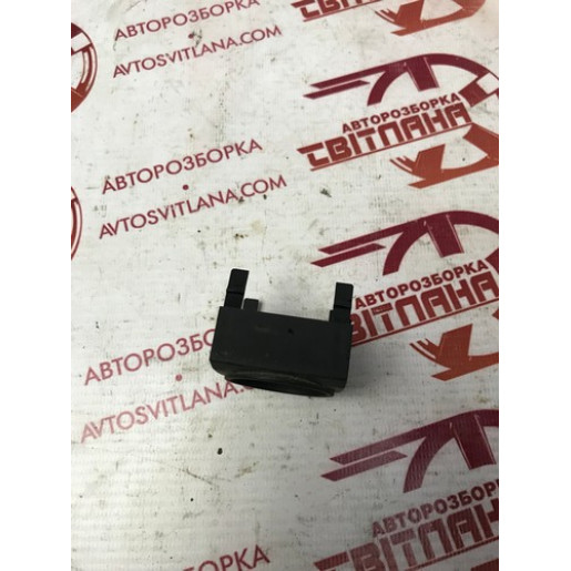 Накладка кнопки аварійки Kia Sorento 2002-2009 937353E000
